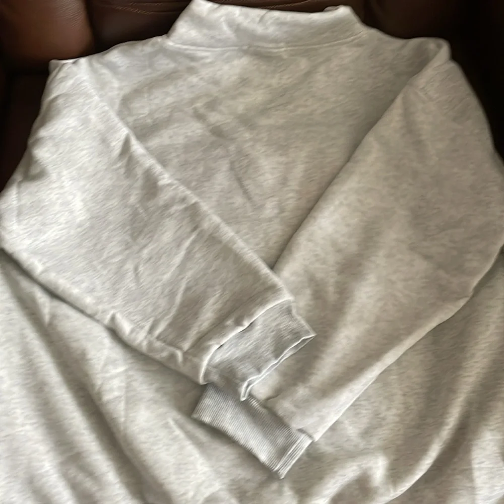 New sweatshirt size large - Picture 3 of 5